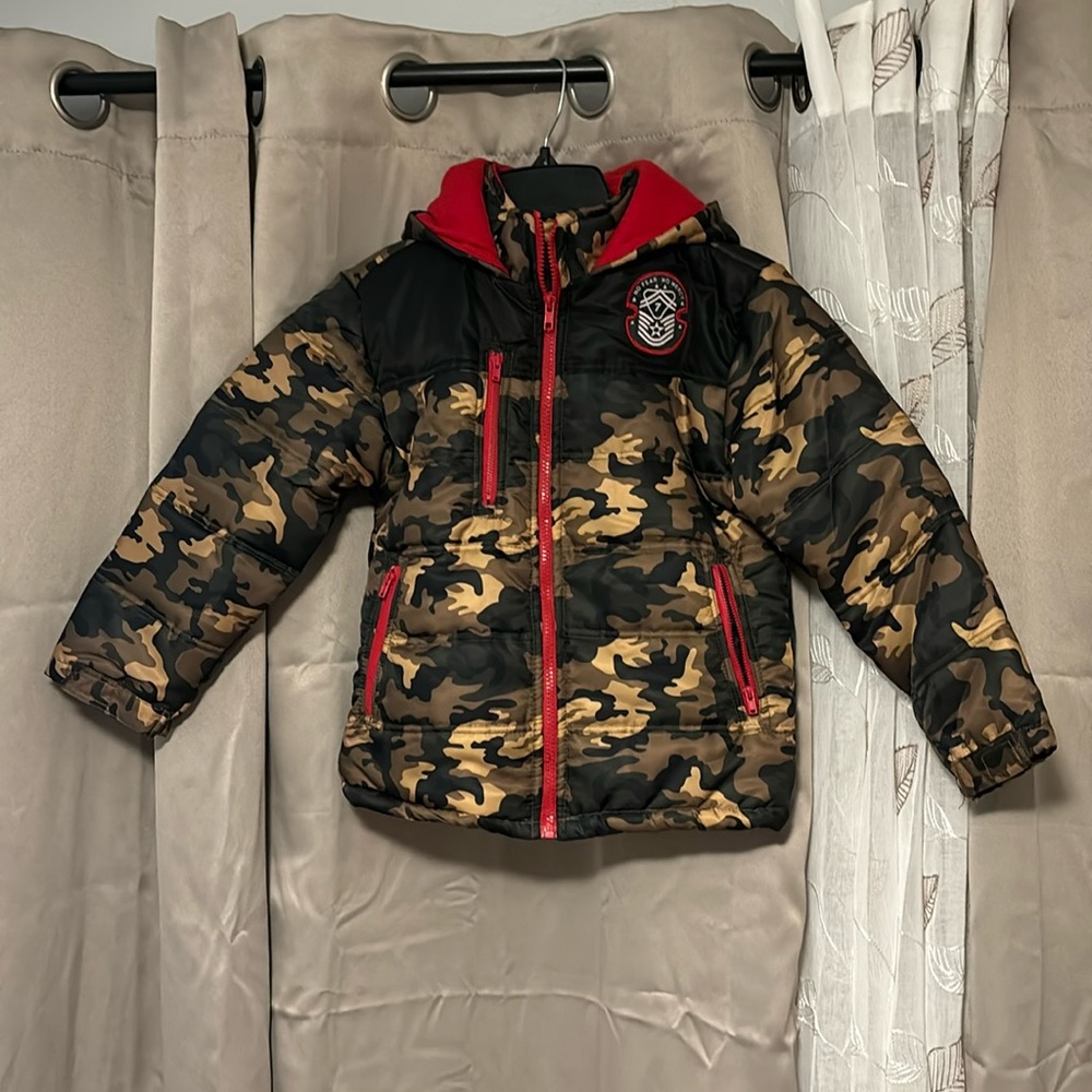 Kids Arctic hero coat size 7 water resistant fleece lined pink and camo